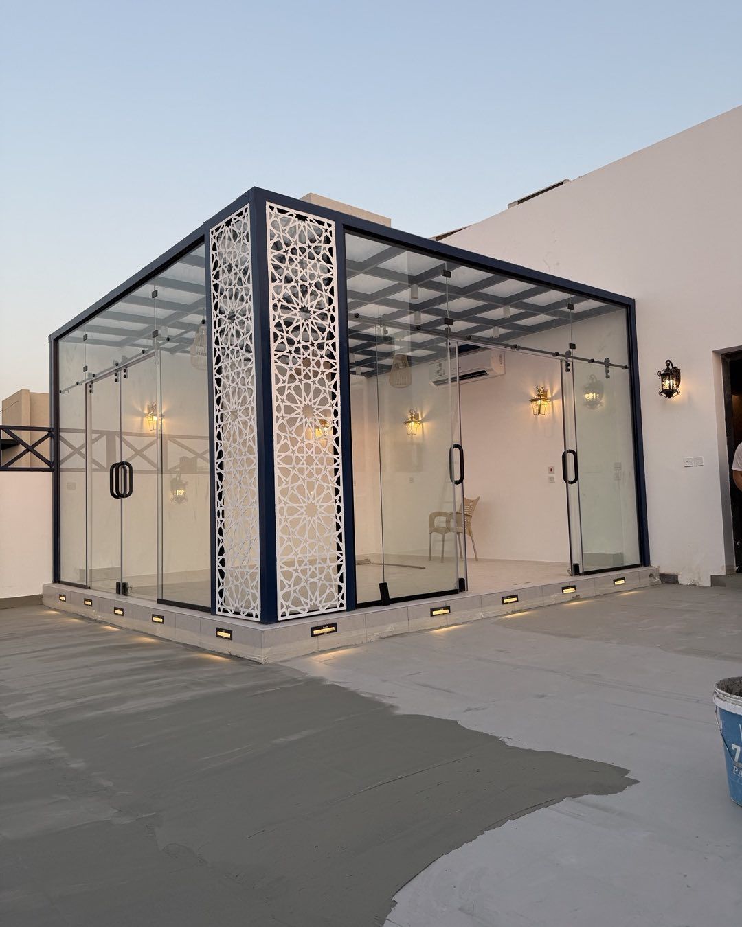 النخبة الحديث للمقاولات العامة | إنشاء الهناجر والمستودعات | تصميم مجلس خارجي زجاجي | مجالس زجاجية فاخرة | التصميم الزجاجي للمجالس تصميم مجلس خارجي زجاجي